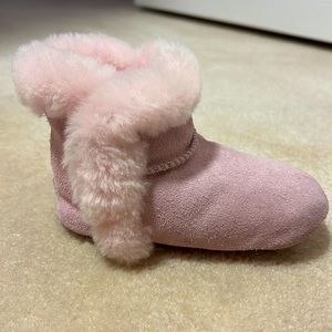 UGG Lassen Genuine Shearling Crib Shoe (Baby)